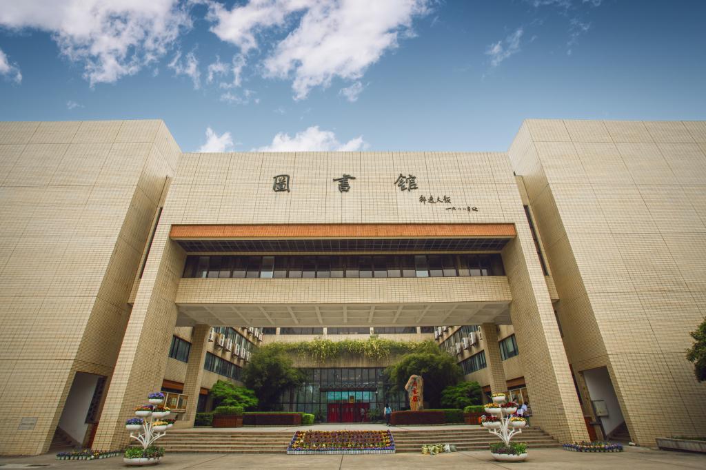 HUST Campus Entrance